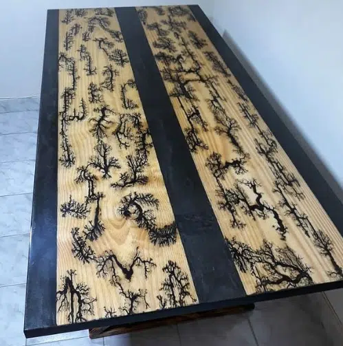 Mesa de Madeira e Resina