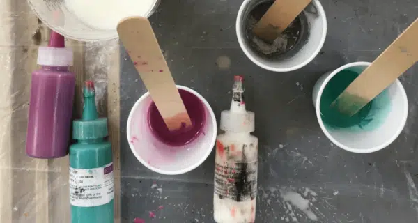Como a resina (PL) deve ser colorida