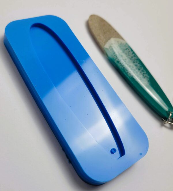 Molde de Silicone Prancha Long para Chaveiros em Resina – 9 cm